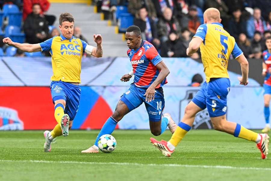 Mohamed Toure v utkání proti Teplicím. Mohamed Toure v utkání proti Teplicím.