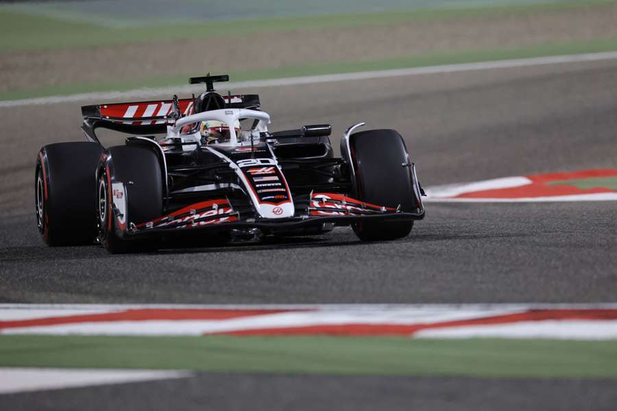 Magnussen får oprejsning i tæt Formel 1-træning
