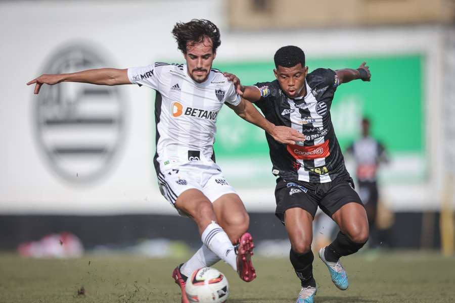 Igor Gomes foi substituído no segundo tempo