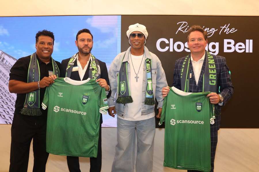 Ronaldinho juntou-se ao Greenville Triumph