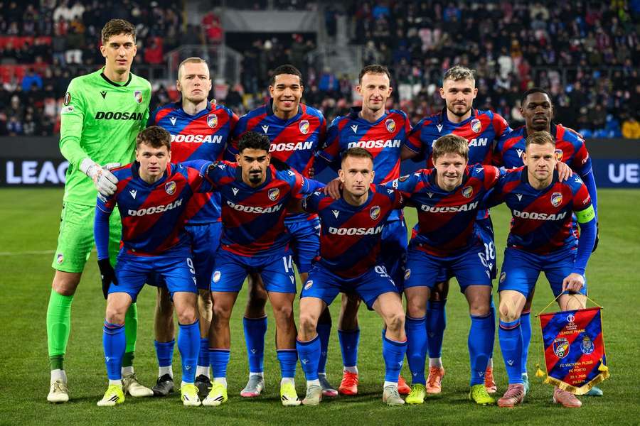 Plzeň vstoupí do play off EL dvojzápasem s Panathinaikosem. Plzeň vstoupí do play off EL dvojzápasem s Panathinaikosem.