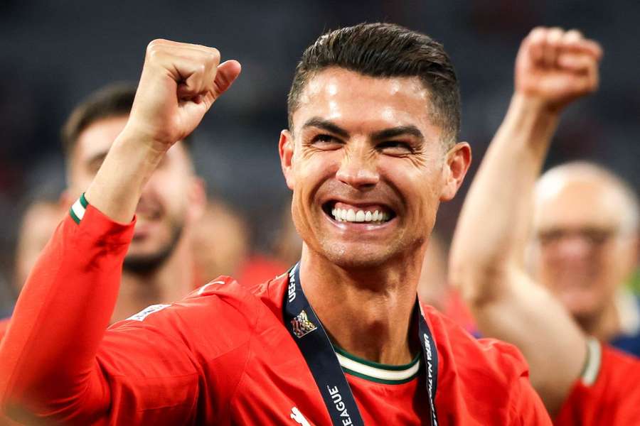 Cristiano Ronaldo podarował ukochanej pierścionek zaręczynowy
