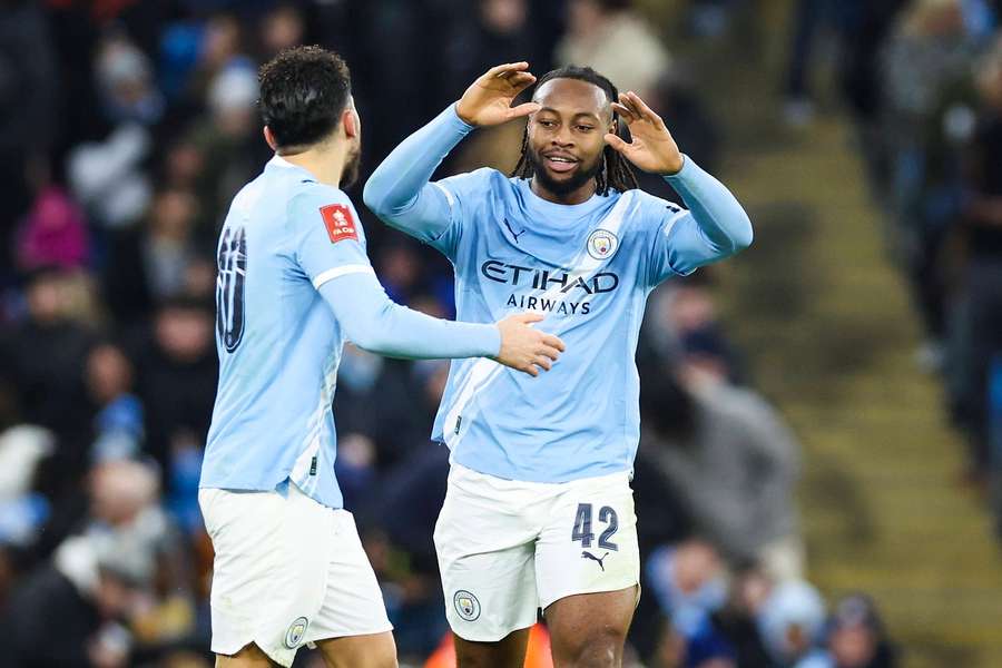 Hráči Manchestru City pri gólovej oslave.