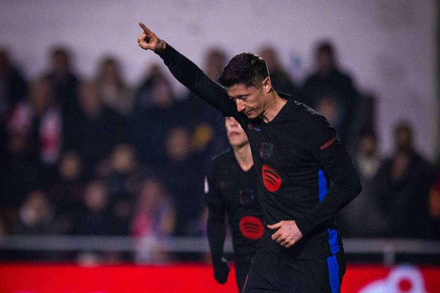 Lewandowski encabezó al Barça con un doblete