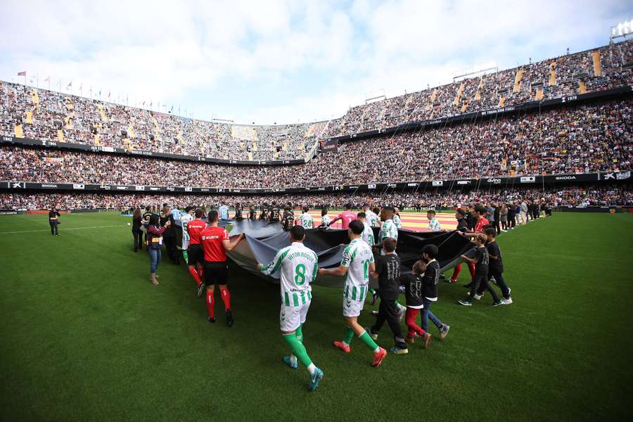 Así ha homenajeado Mestalla a las víctimas del DANA antes del Valencia-Betis