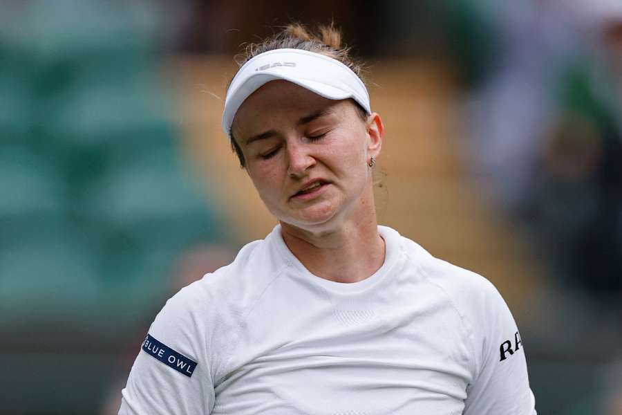 Wimbledon 2025: Defending champion Barbora Krejcikova beaten by American Emma Navarro | Flashscore.com