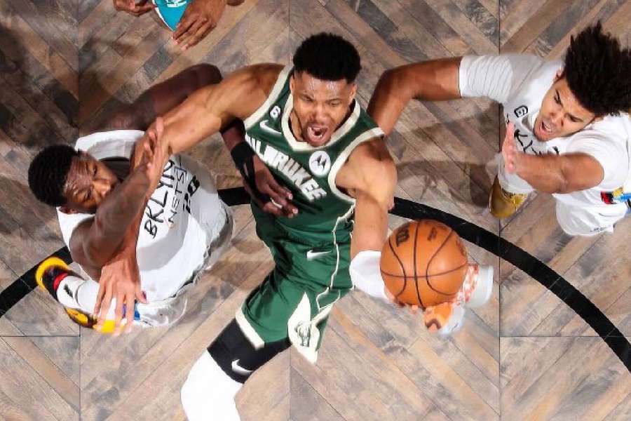 Giannis Antetokounmpo foi o cestinha do jogo, com 33 pontos em 28 minutos