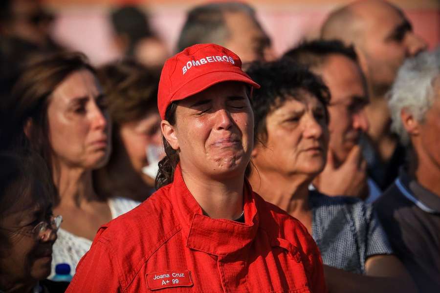 Cerímonia fúnebre dos três bombeiros de Vila Nova de Oliveirinha