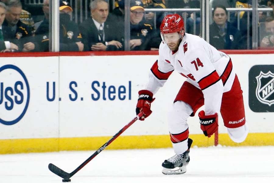 Hurricanes tie team record with 13-game point streak