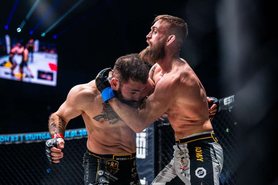 Ryšavý uspel po gilotíne.