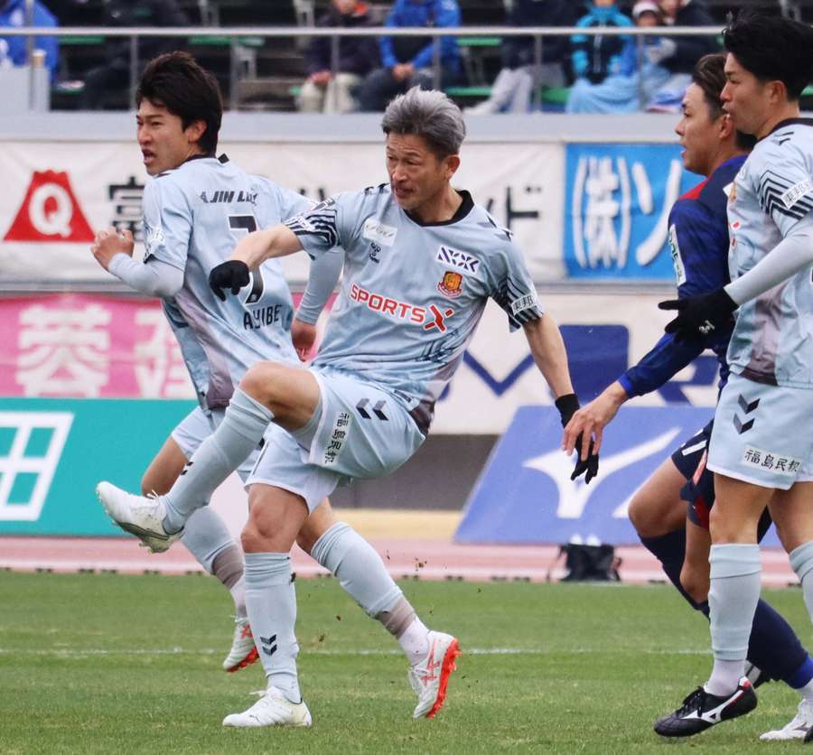 Aos 58 anos, Kazuyoshi Miura voltou a jogar no campeonato japonês
