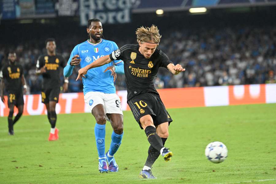 Luka Modric durante a partida da Liga dos Campeões contra o Napoli