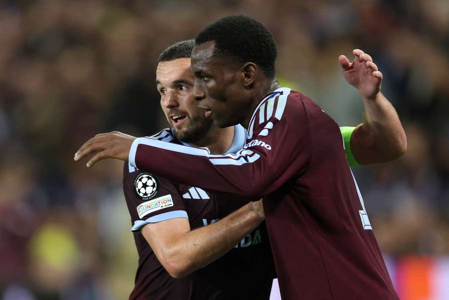 Le Nicolas Jackson d’Aston Villa célèbre son troisième but avec John McGinn 