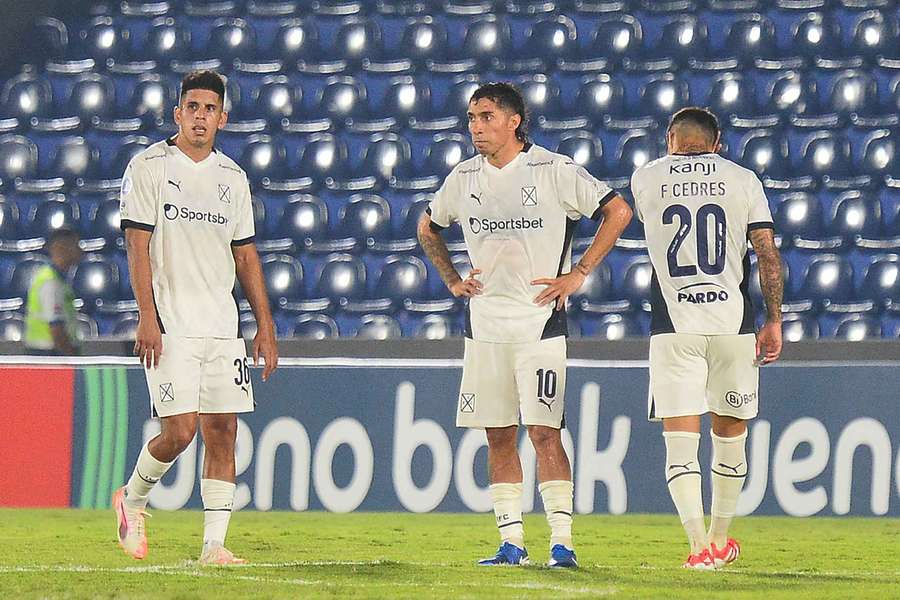Jugadores de Independiente, cariacontecidos.