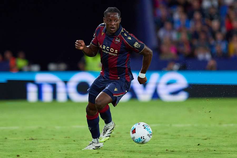 Etta Eyong, avançado de 22 anos do Levante Etta Eyong, avançado de 22 anos do Levante