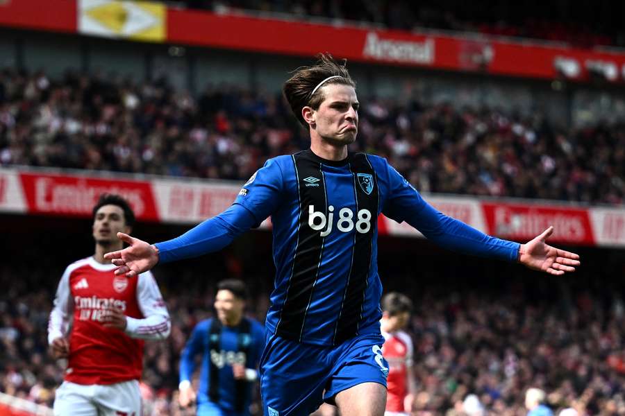 Alex Scott jubelt über das Siegtor für Bournemouth