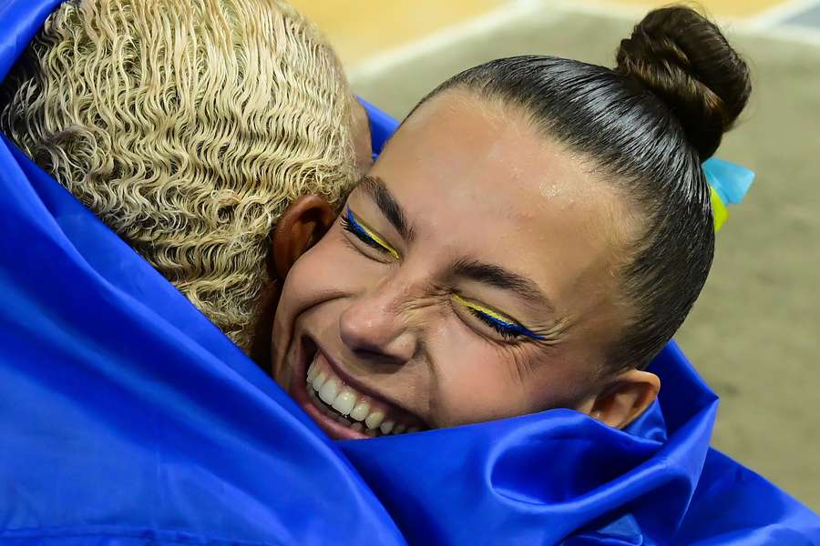 Maryna Bekh-Romanchuk celebrates with Yulimar Rojas after the final