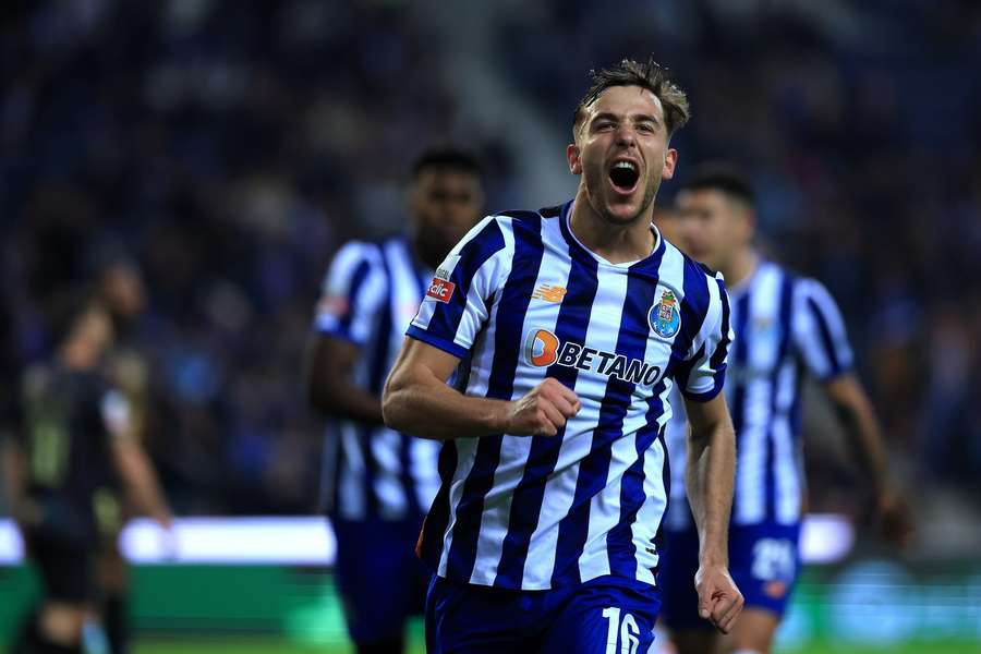 Nico González, médio do FC Porto, festeja o 1-0