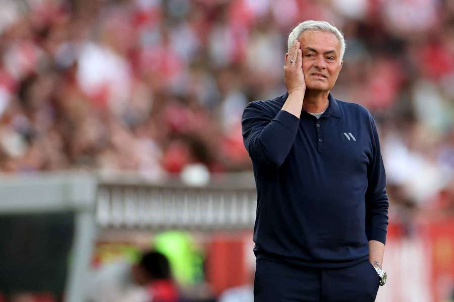 José Mourinho s Benfikou drží ligovou neporazitelnost, ale titul nezíská. 