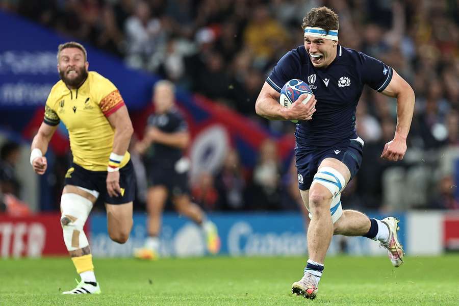 Scotland openside flanker Rory Darge (R)