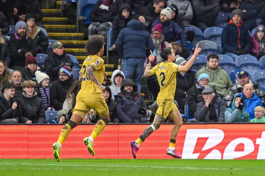 Daniel Munoz of Crystal Palace celebrates scoring