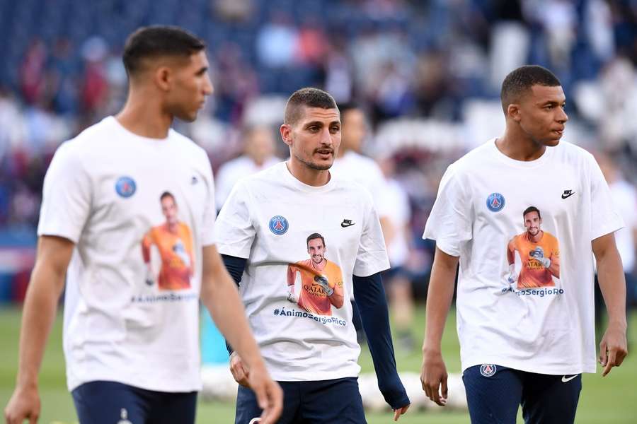 Hráči PSG mali v poslednom zápase tričká na podporu svojho spoluhráča, každý futbalista mal na drese meno Sergio Rico.