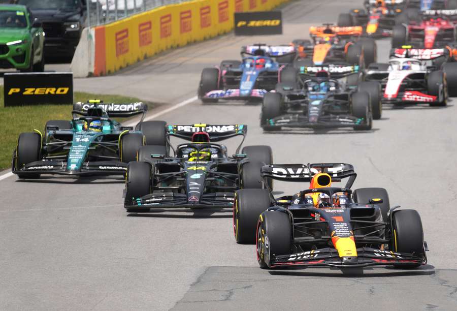 Verstappen, Hamilton y Alonso, en la salida de Canadá