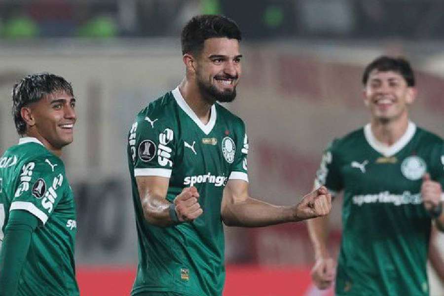 Flaco Lópéz tem 21 gols em 50 jogos pelo Verdão em 2025