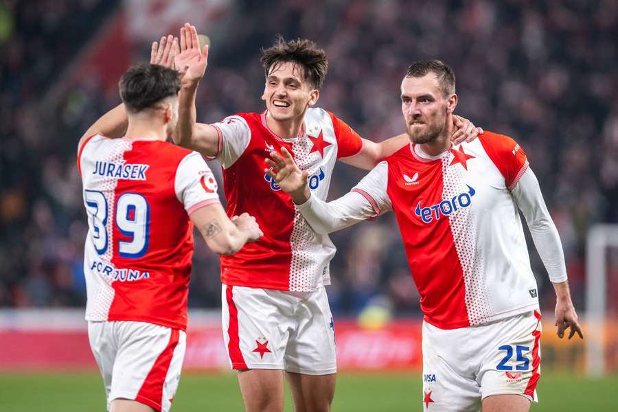 Rozevřené nůžky na čele? Slavia mohutně zbrojí, zatímco Sparta podle novináře oslabila