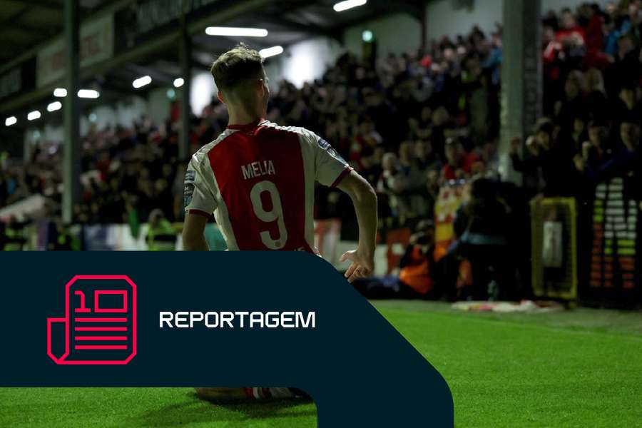 Mason Melia comemora um golo contra o Cork City Mason Melia comemora um golo contra o Cork City