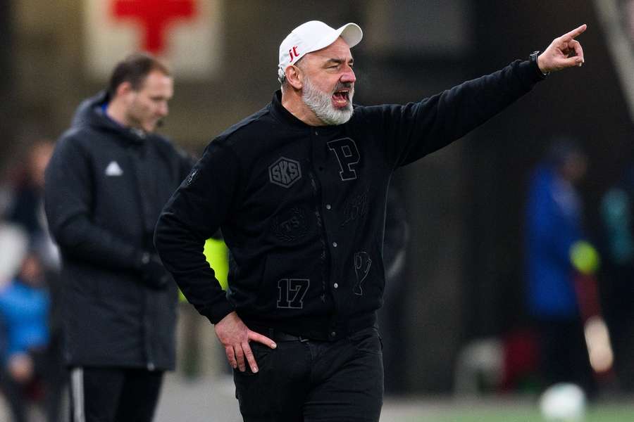 Slavia chce udržet Jindřicha Trpišovského stůj, co stůj. Slavia chce udržet Jindřicha Trpišovského stůj, co stůj.