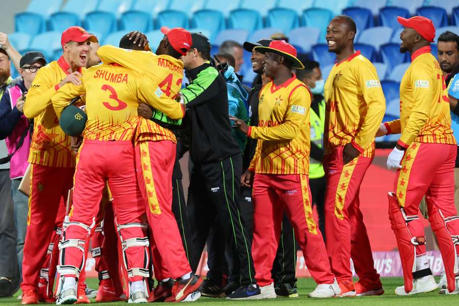 Zimbabwe overcame Scotland to advance to the Super 12