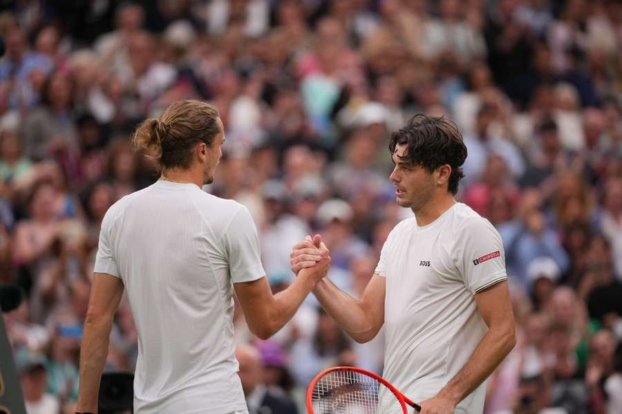 Alexander Zverev a Taylor Fritz svedli ve Wimbledonu pětisetovou bitvu.