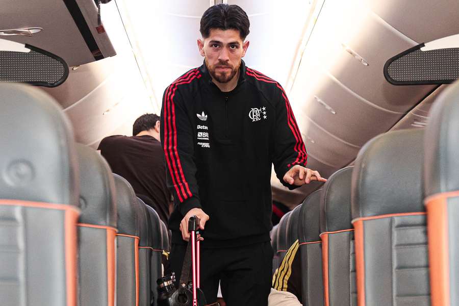 Rossi, goleiro do Flamengo, durante voo do Flamengo para Cusco, no Peru