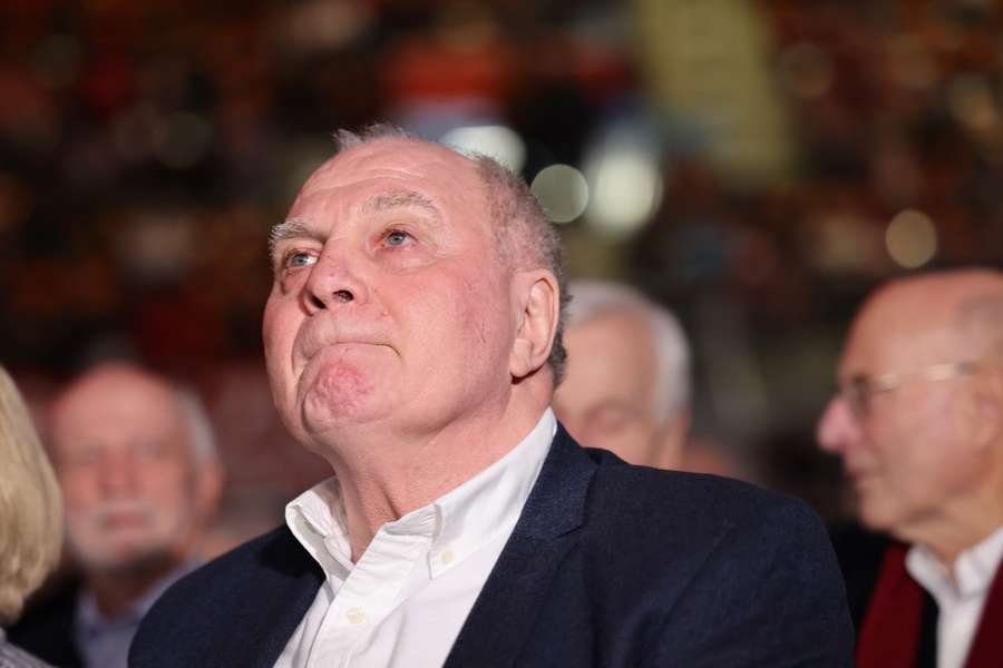 Uli Hoeneß hat sich ausführlich zur finanziellen Situation der Bayern geäußert.