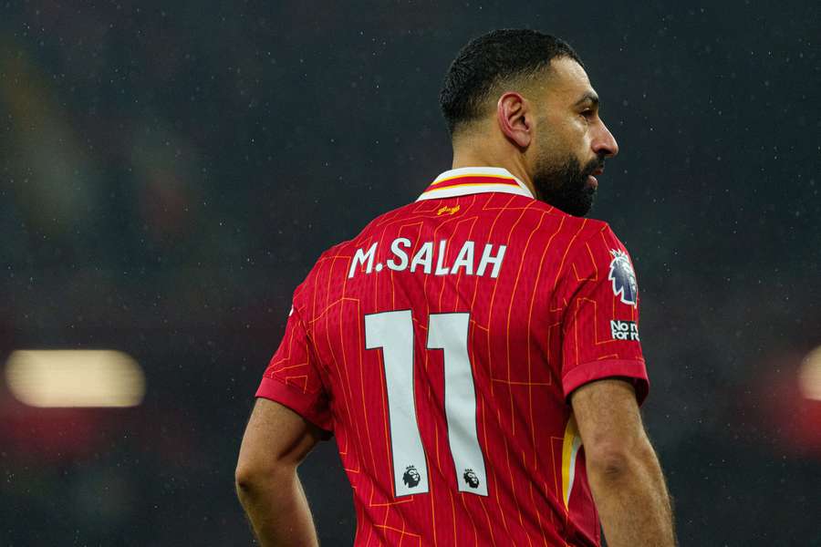 Salah, estrella del Liverpool, responde al "obsesionado" Carragher.