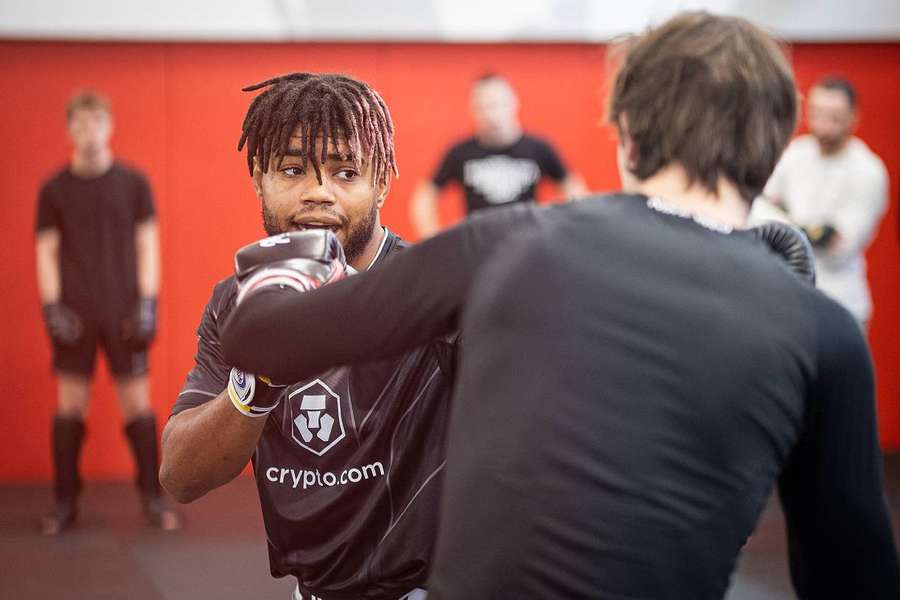 Morgan Charrière donnant un cours d'arts martiaux mixtes à Toulouse, le 17 décembre 2024.