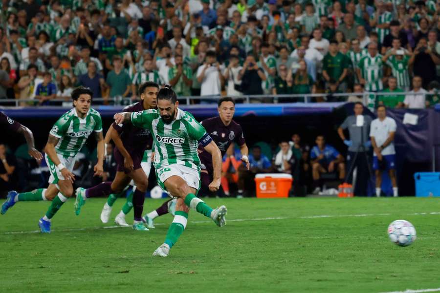 Isco fez o 3-2 para o Betis de grande penalidade Isco fez o 3-2 para o Betis de grande penalidade