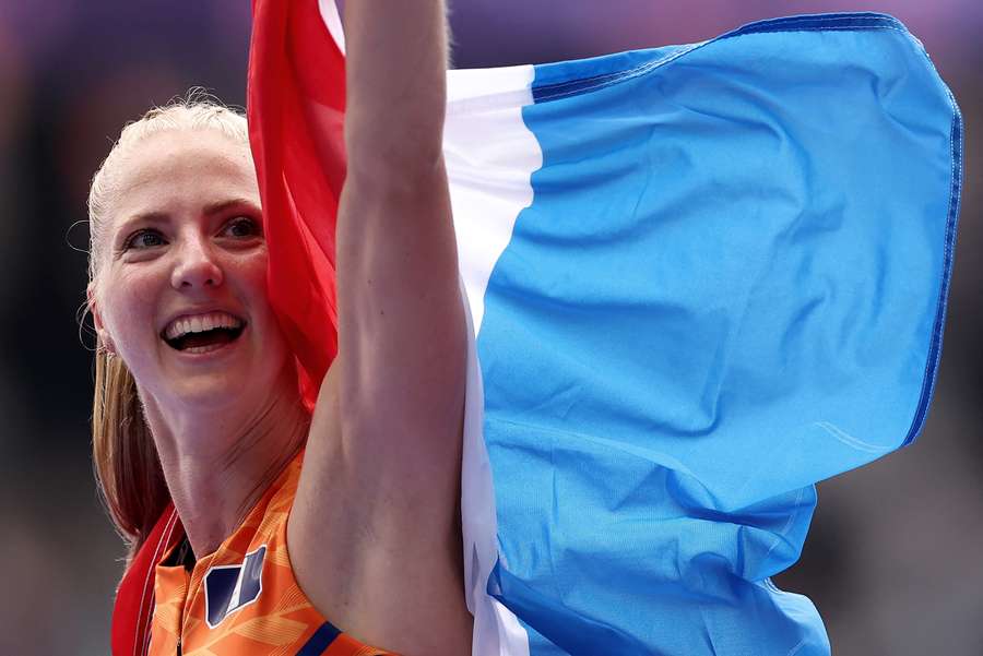 Fleur Jong won goud op de 100 meter sprint in de klasse T64