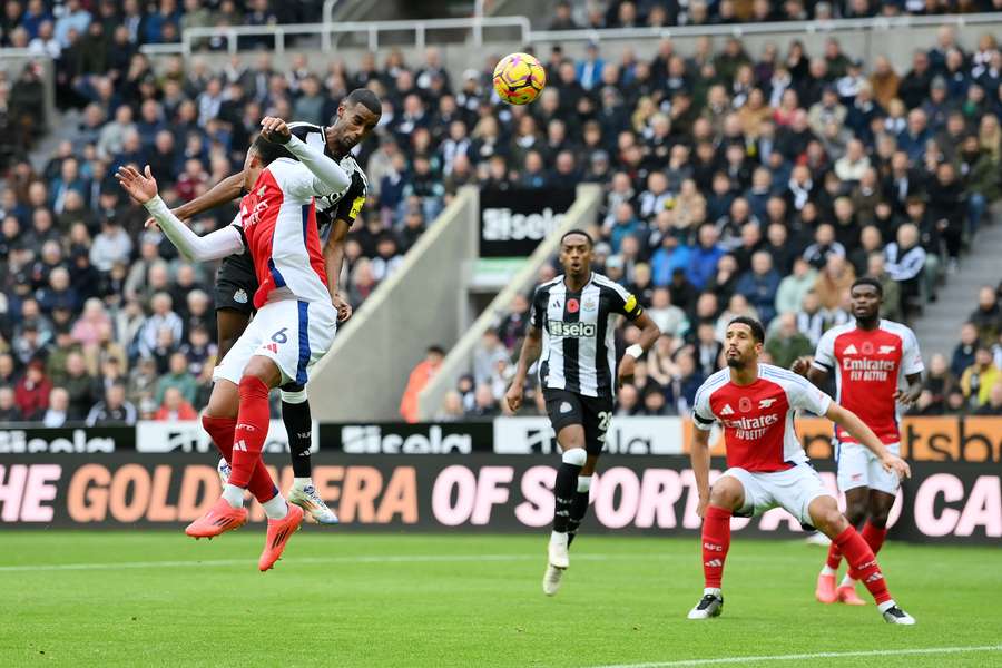 Alexander Isak of Newcastle United scores his team's first goal