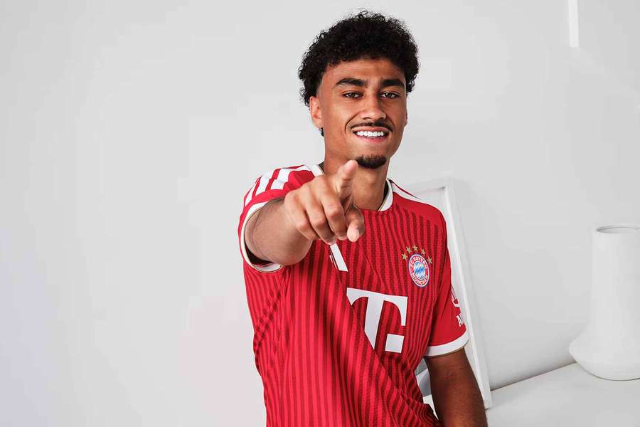 Nathaniel Brown muda de time na Bundesliga Nathaniel Brown muda de time na Bundesliga