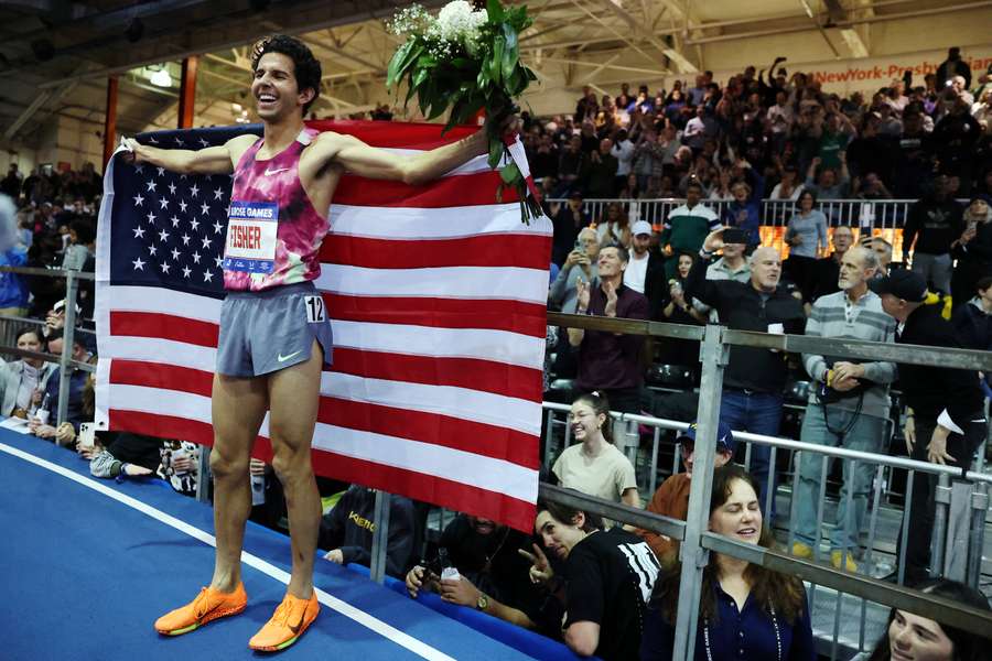 Grant Fisher bateu recorde dos 5.000 metros em pista coberta