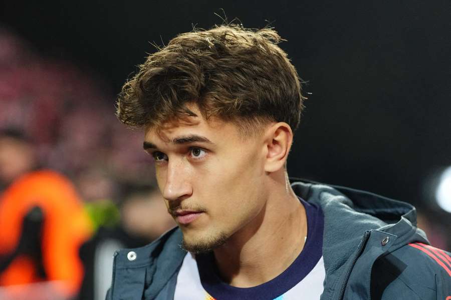 Tom Bischof hat auf seine ersten Monate beim FC Bayern zurückgeblickt.