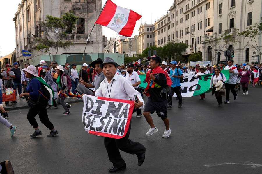 Protestele din Peru împiedică desfășurarea campionatului de fotbal