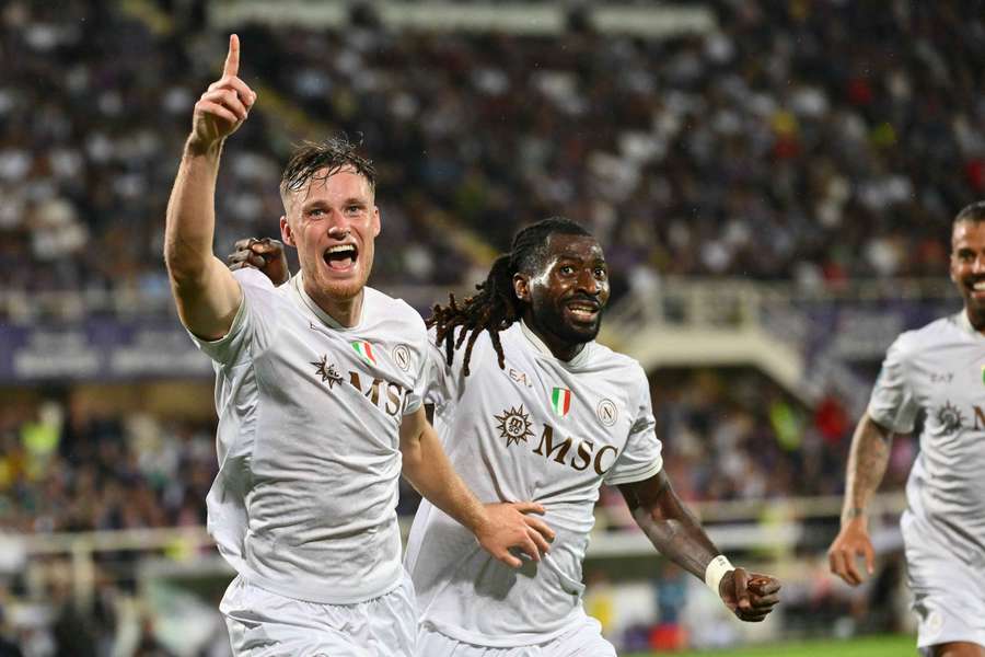 Sam Beukema exulta com o golo marcado à Fiorentina