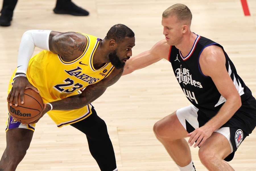Lakers jeszcze bez Doncica wysoko pokonali Clippers