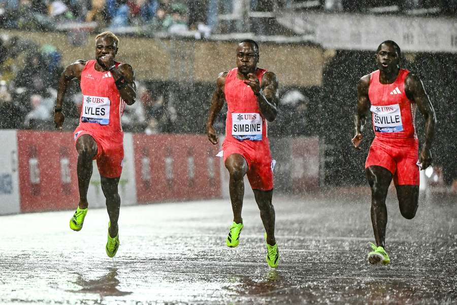 Oblique Seville s'est imposé sous la pluie