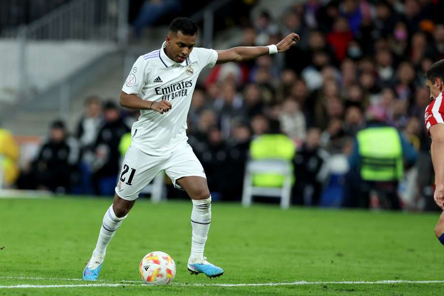 Rodrygo dribla Savic para anotar gol de placa