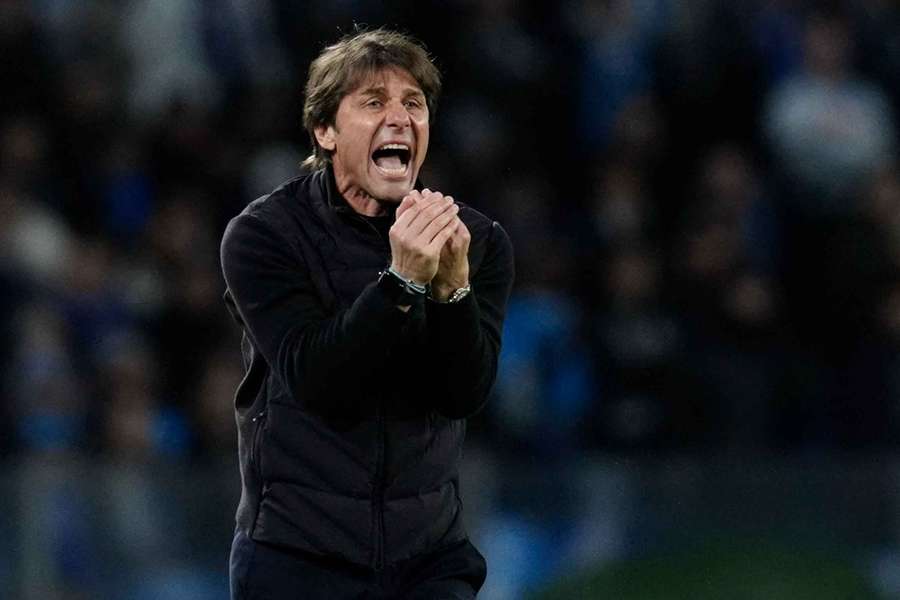Napoli coach Conte snaps after Coppa exit: What sort of question is that?! Napoli coach Conte snaps after Coppa exit: What sort of question is that?!