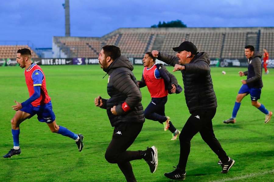 Alverca mais perto do objetivo de regressar aos escalões profissionais